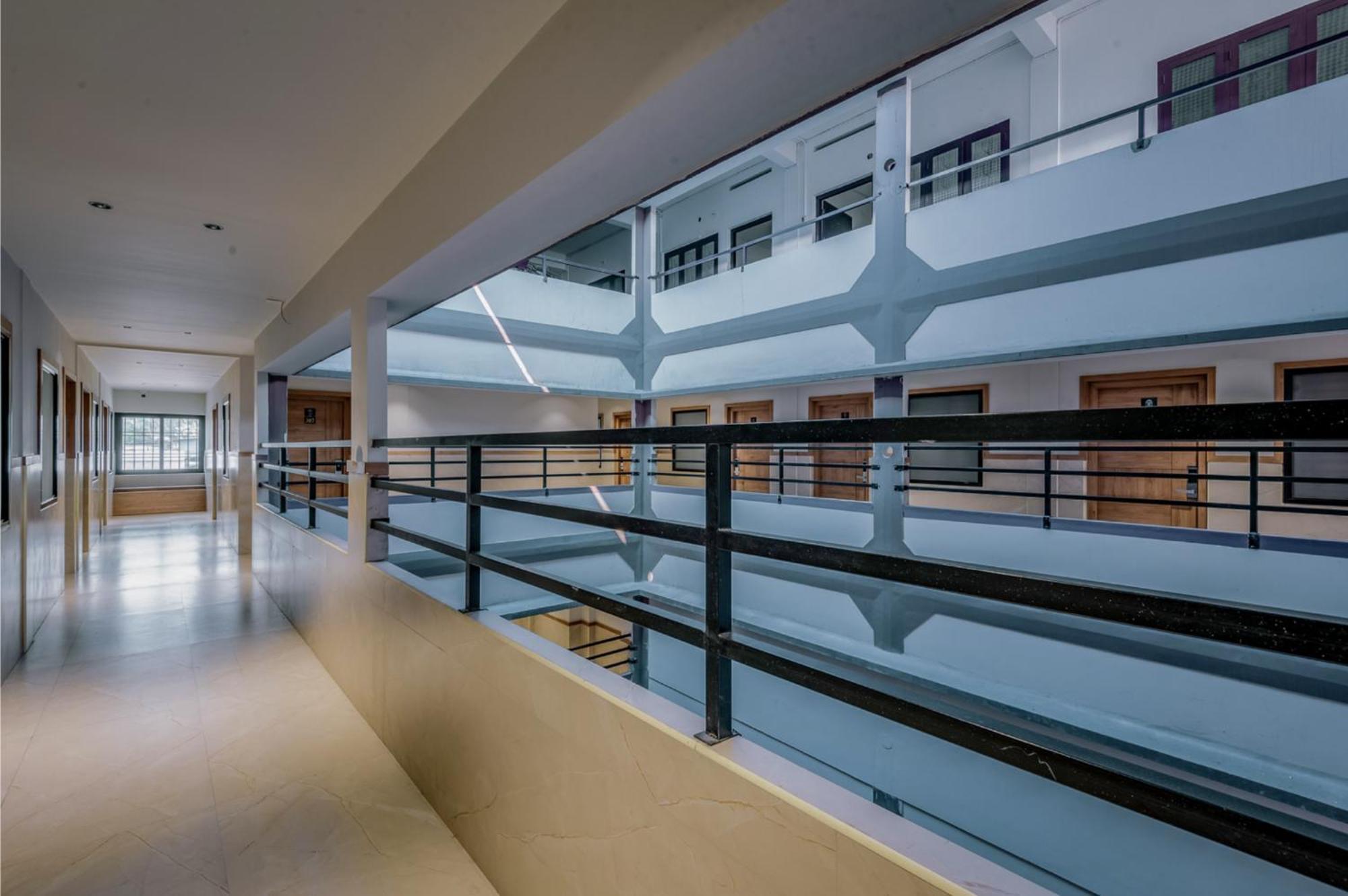 Hotel Beverly Plaza Кожикоде Экстерьер фото