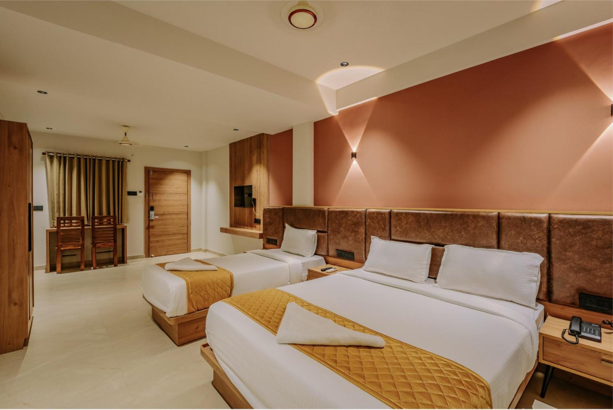 Hotel Beverly Plaza Кожикоде Экстерьер фото