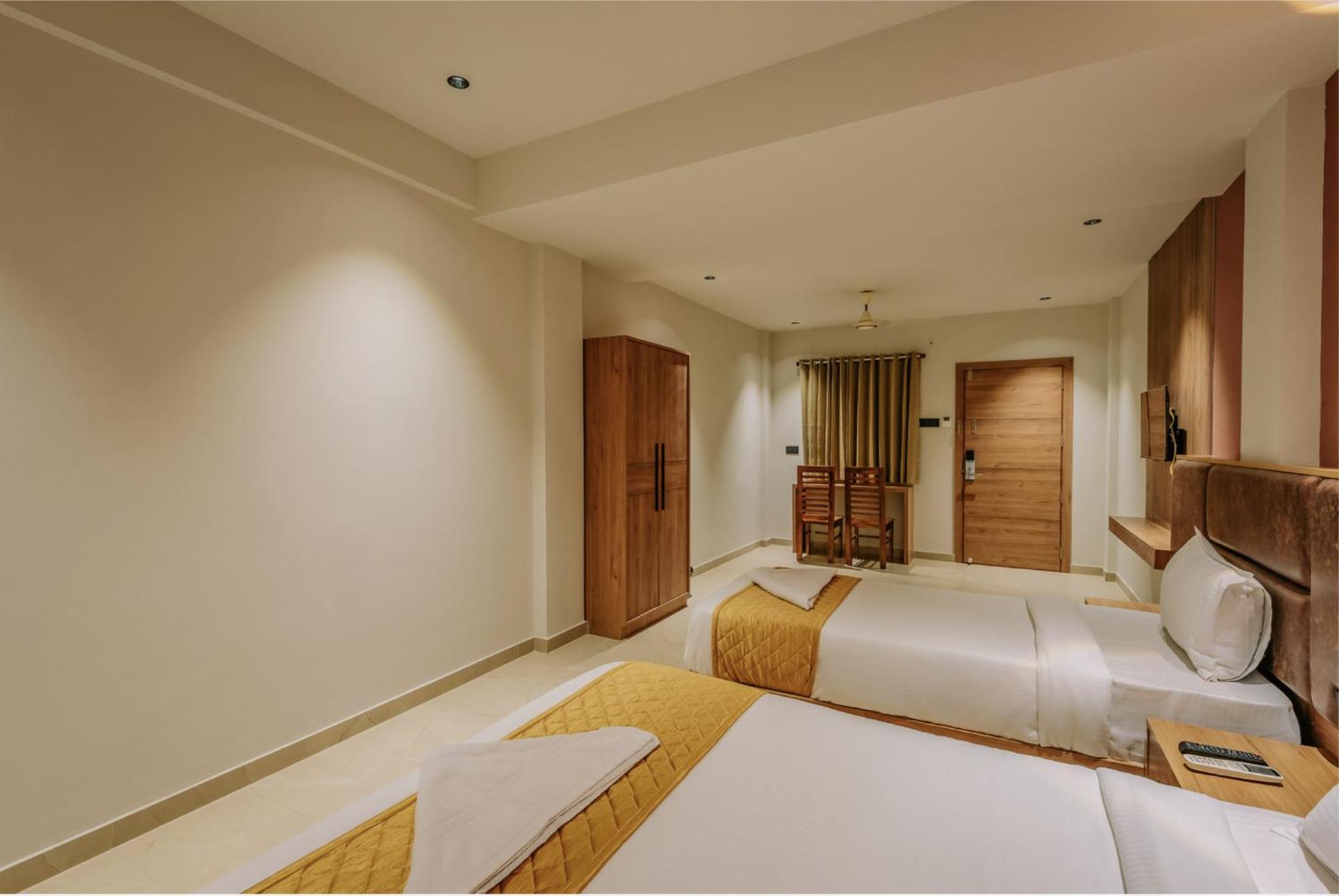 Hotel Beverly Plaza Кожикоде Экстерьер фото