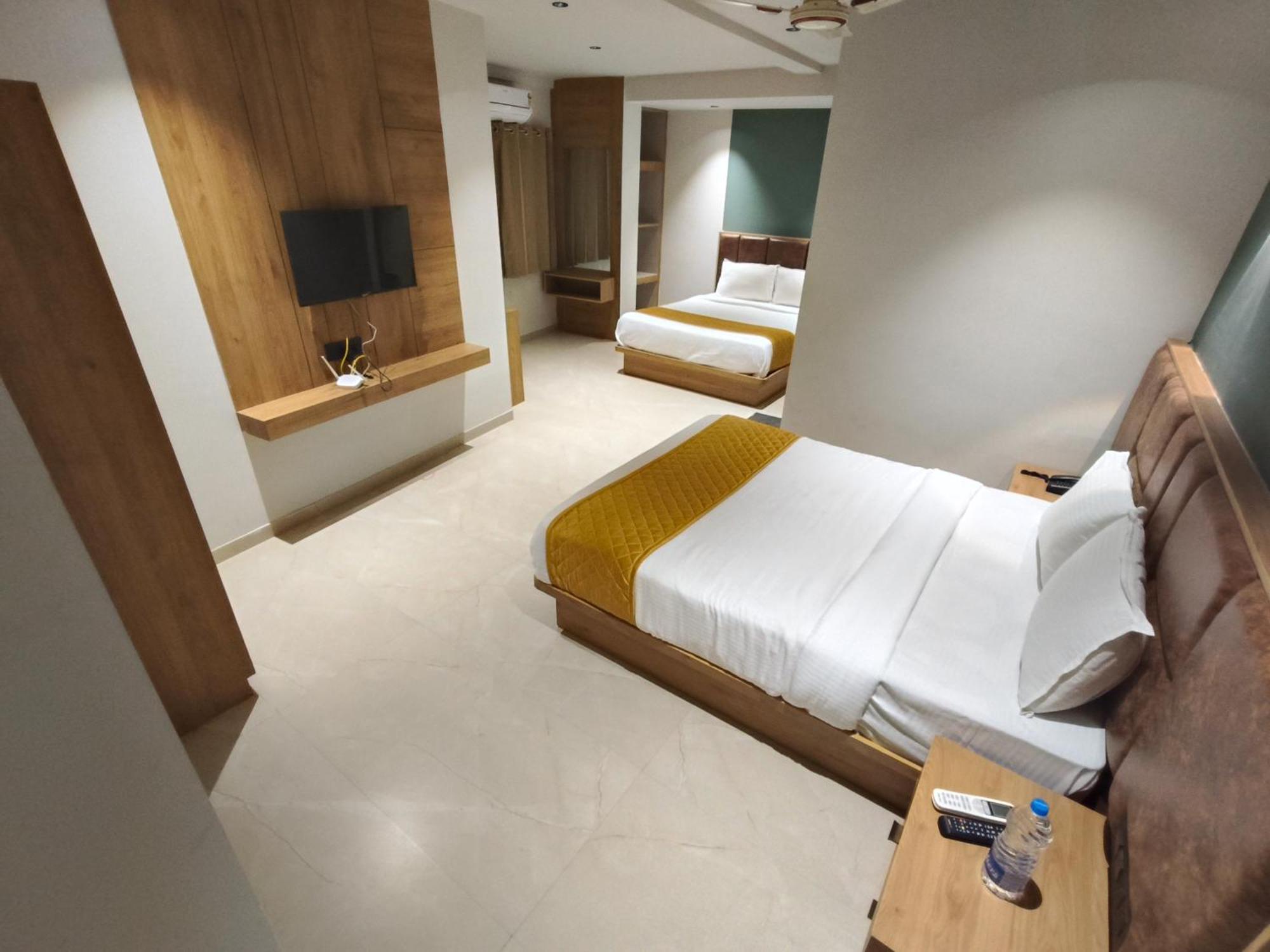 Hotel Beverly Plaza Кожикоде Экстерьер фото