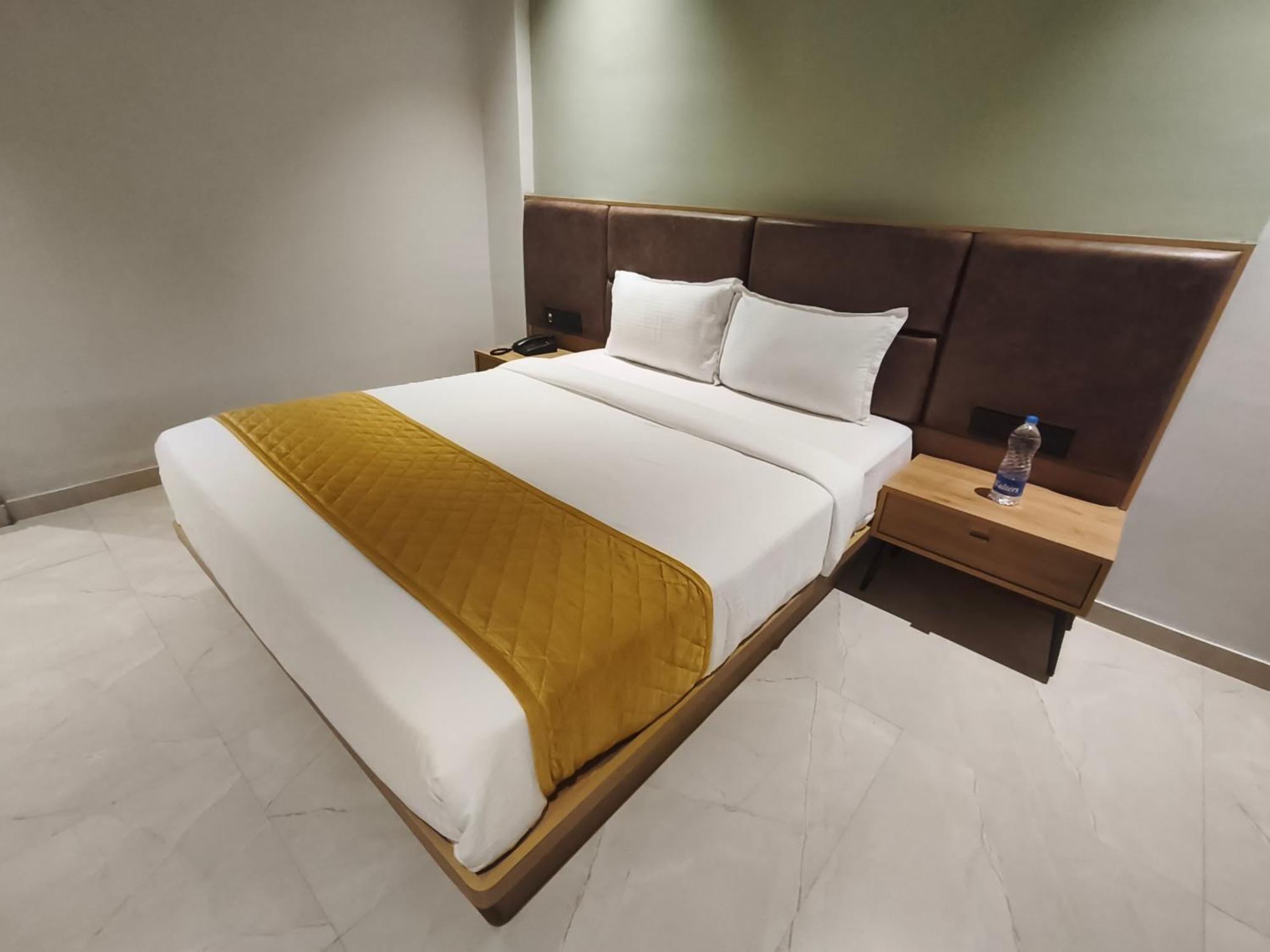 Hotel Beverly Plaza Кожикоде Экстерьер фото